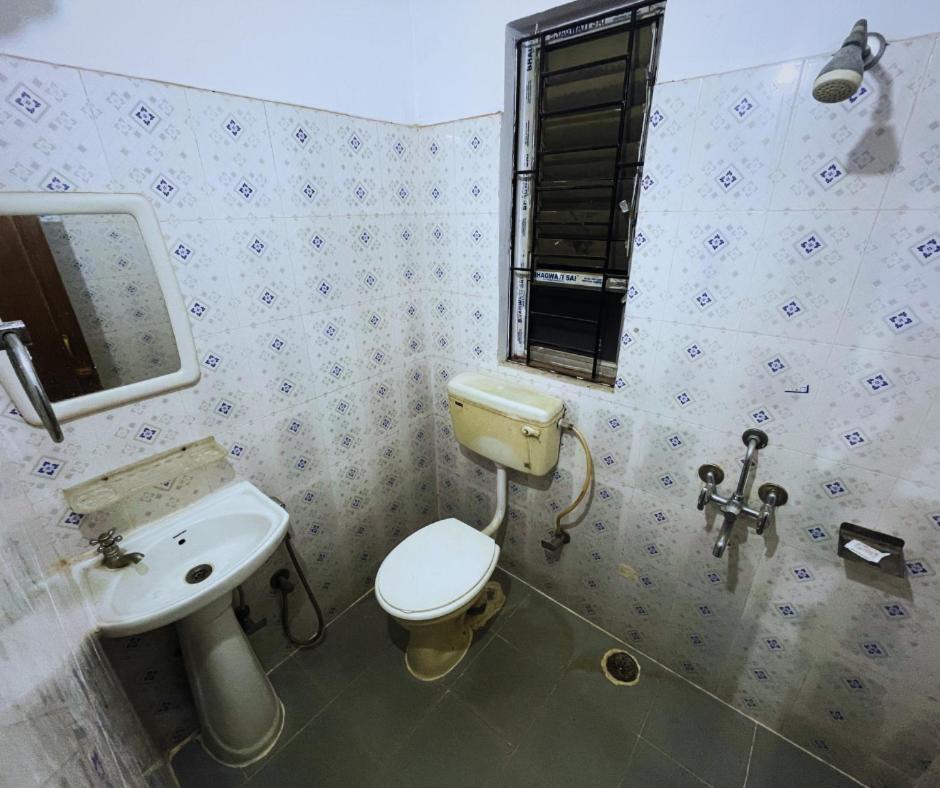 Hotel H K Residency Near Kalakshetra Guwahati Exterior foto